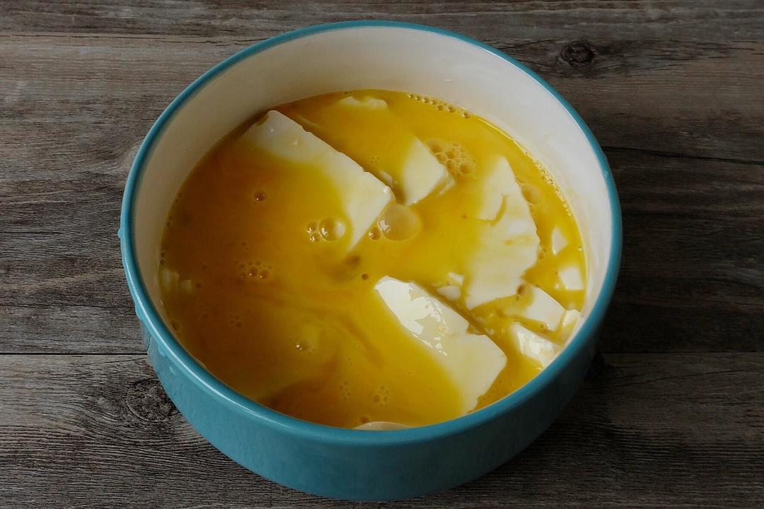 Pour two beaten eggs over the top