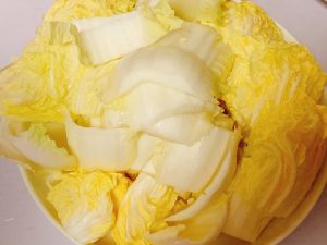 Cut the napa cabbage into pieces