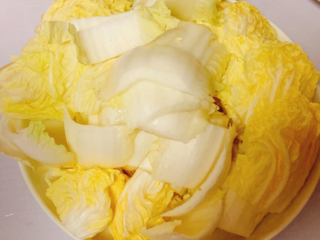 Cut the napa cabbage into pieces