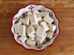 Cut the tofu into small pieces
