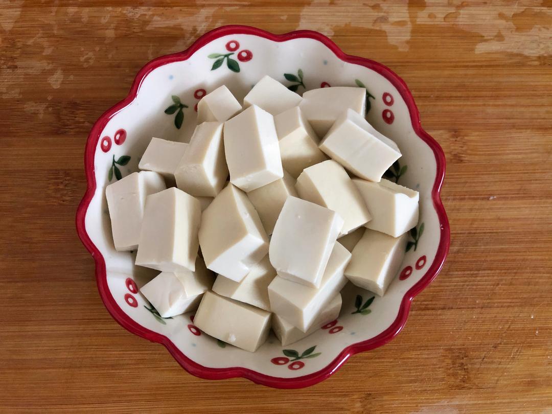 Cut the tofu into small pieces