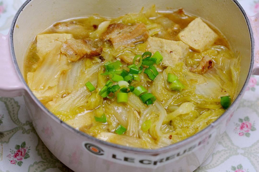 Napa and pork belly stewed with frozen tofu in broth