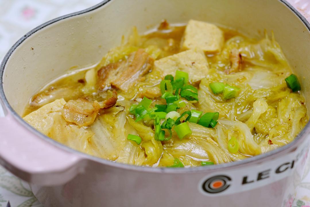 Finish with the remaining scallion