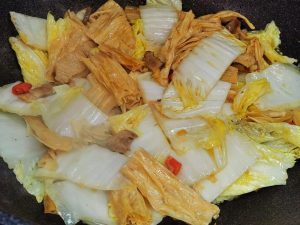 Season with a spoon of oyster sauce, a quarte