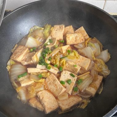 Golden tofu braised with soft cabbage in a soy sauce