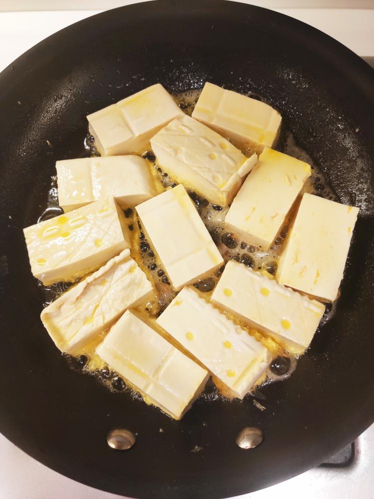 Heat oil in the skillet and lay the coated to