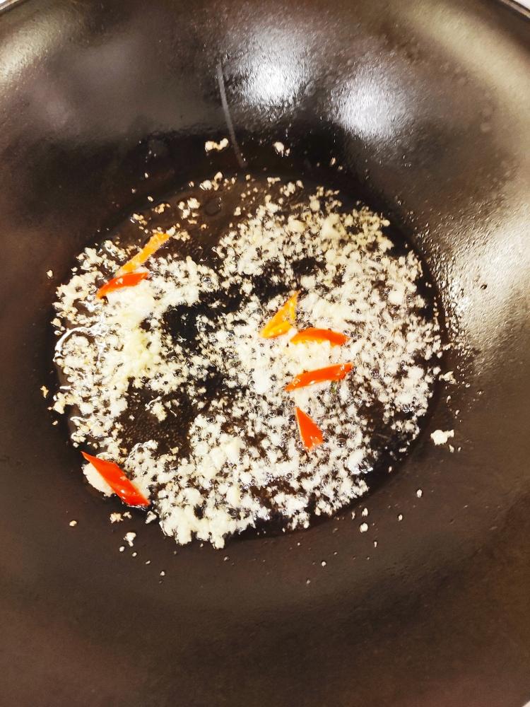Mix the glaze: soy, oyster, chicken powder, s