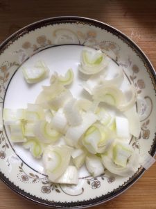 Mince a short piece of scallion white