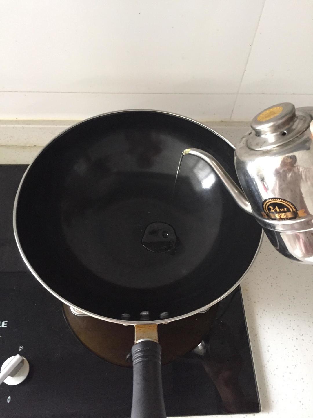 When the pan is hot, pour in the salad oil