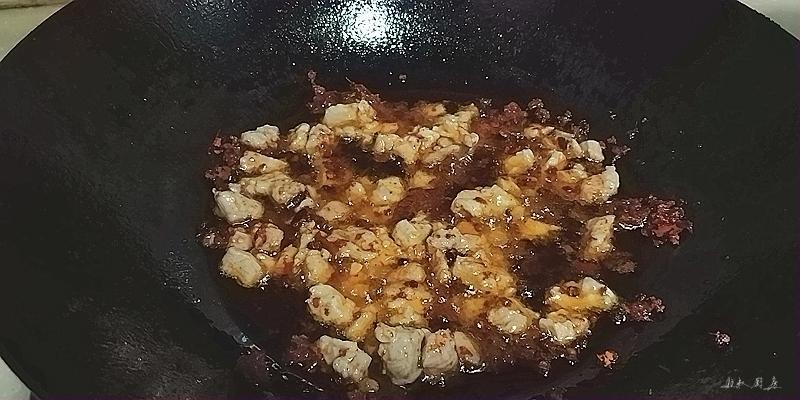 Heat oil and bloom the doubanjiang, sugar, an