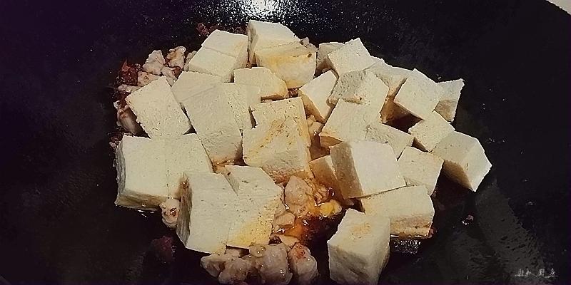 Add the pork dice and break them up in the oi