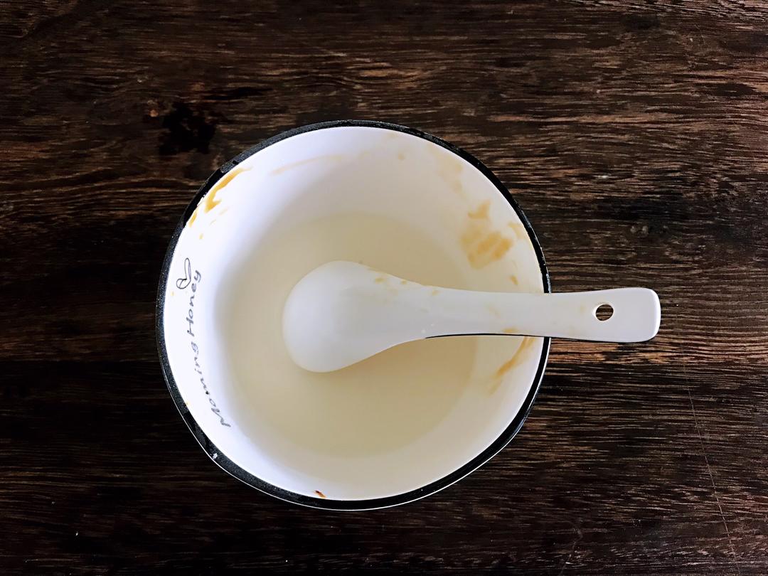 Mix one spoon of cornstarch with three of wat