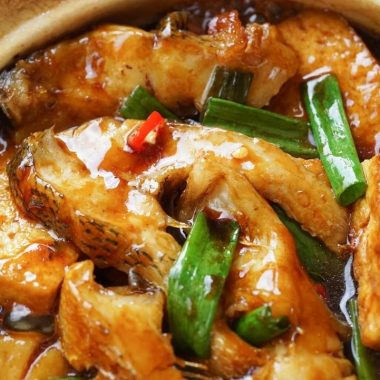 Sea bass and tofu sizzling in a clay pot