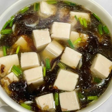 Soft tofu and nori in a clear shrimp-scented broth