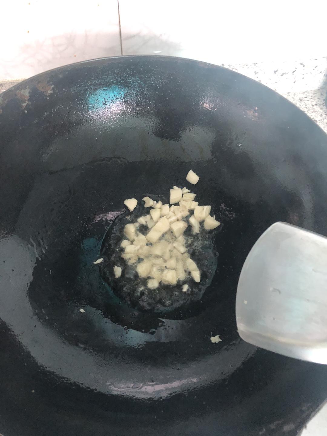 Bloom the garlic in the oil