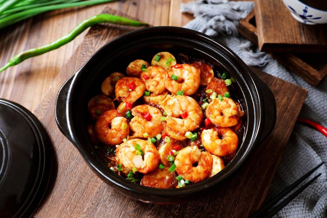 Golden tofu and shrimp layered in a tomato-glazed clay pot