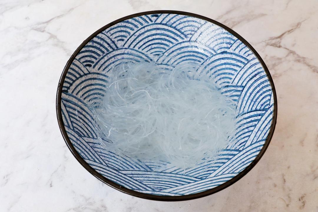 Soak the vermicelli in warm water until soft