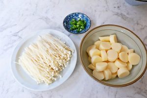 Slice the egg tofu thick