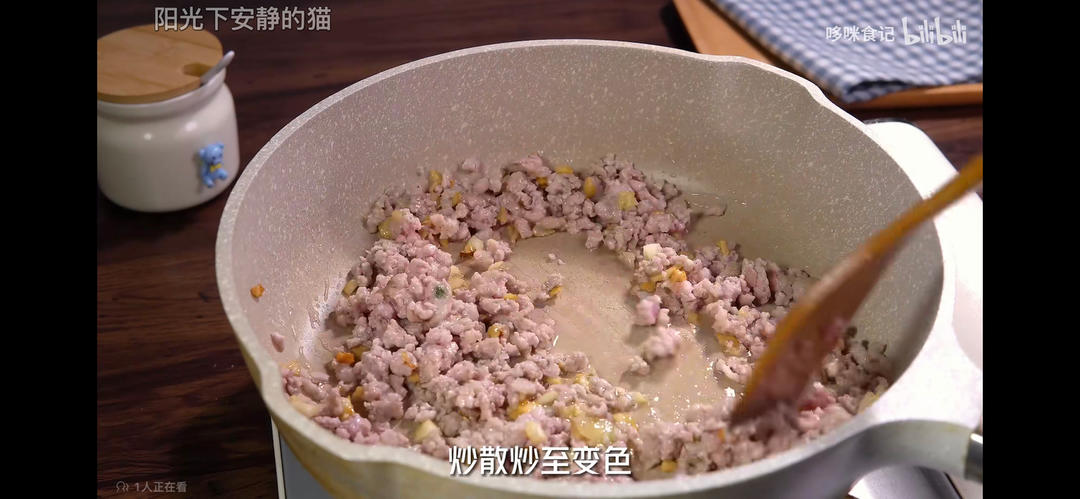 Add the pork mince and stir-fry until it chan