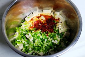Add the oil to the chili mixture