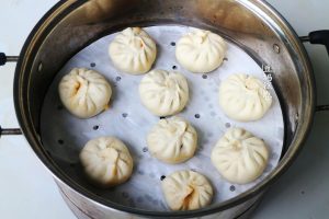 Steam the proofed baozi