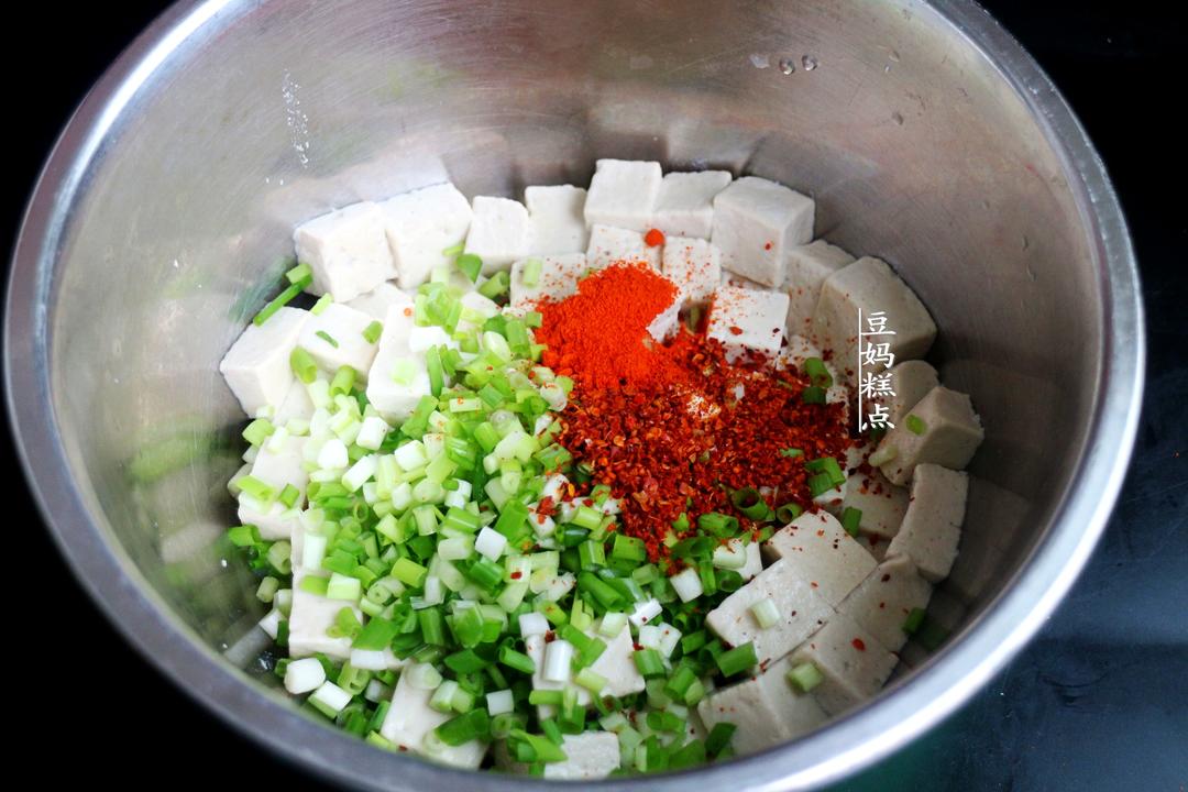 Top with chili flakes and powder