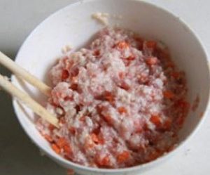 Mix pork, carrot, tofu mash, and stem mince i