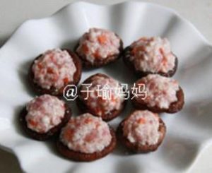 Pack the filling onto the caps and arrange th