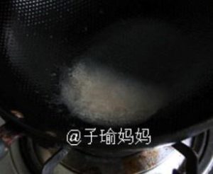Pour the plate's juices into a pan, thicken i