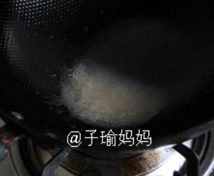 Pour the plate's juices into a pan, thicken i
