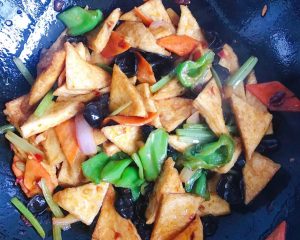 Heat oil, bloom the garlic, add the doubanjia