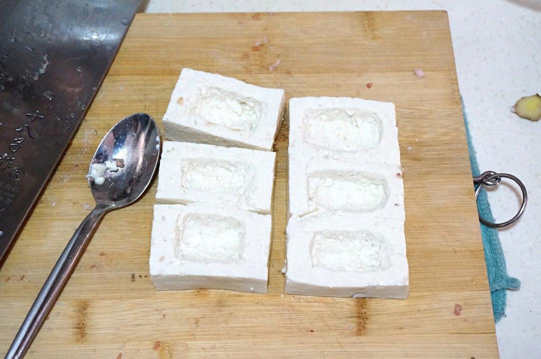 Hollow each piece with a spoon