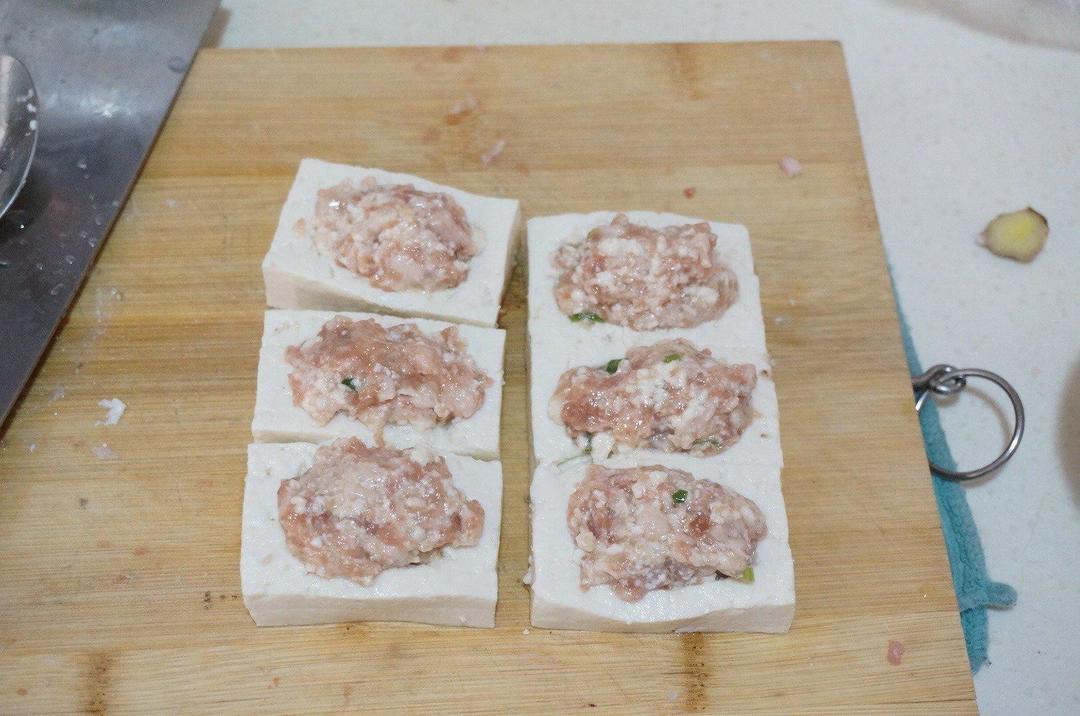 Fill the pockets with the pork