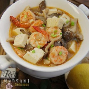 Shrimp and crab mushrooms braised with tofu in a glossy broth