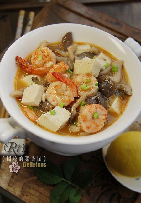 Shrimp and crab mushrooms braised with tofu in a glossy broth