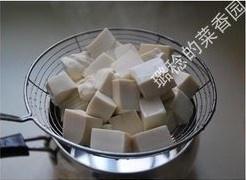 Lift the tofu out and cool it briefly in cold