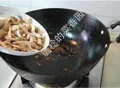 Break the crab mushrooms into small clusters,