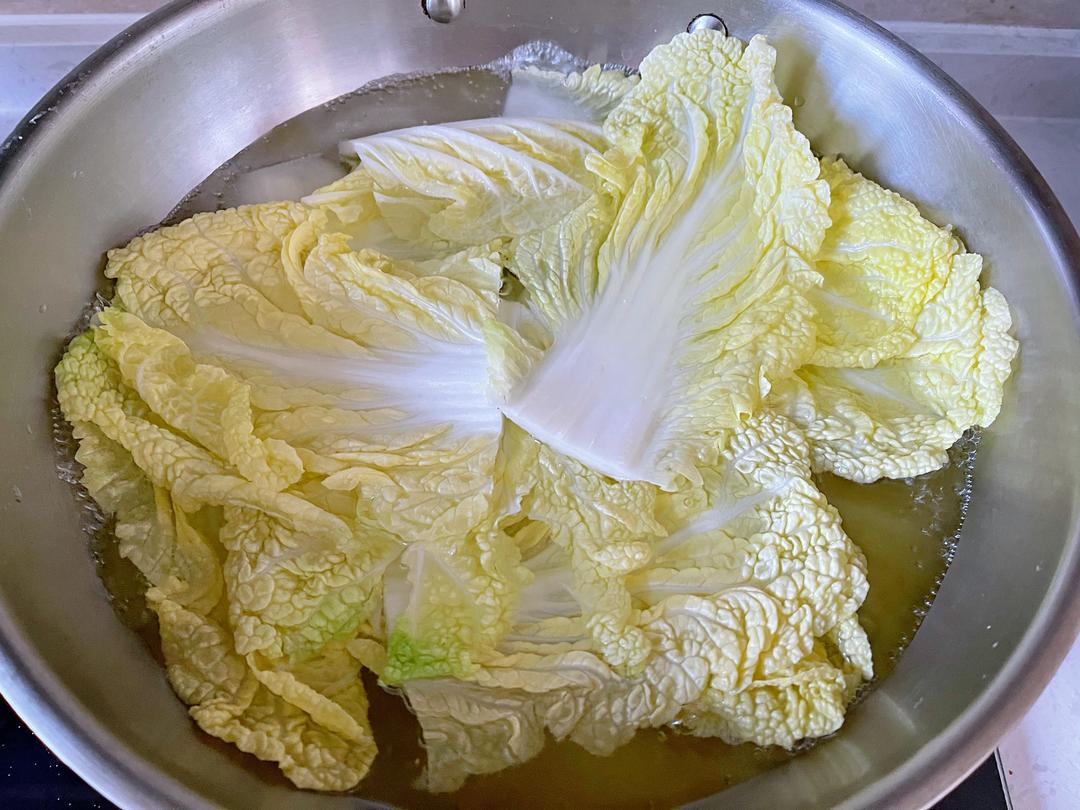 Blanch the cabbage leaves briefly, cool in co