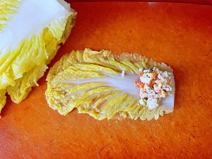 Roll the filling in the cabbage leaves - not