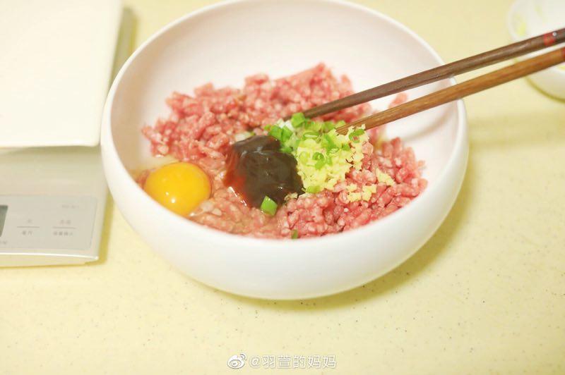 Put the ground pork and seasonings in a bowl