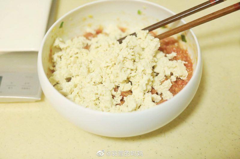 Crush the tofu into the pork mixture