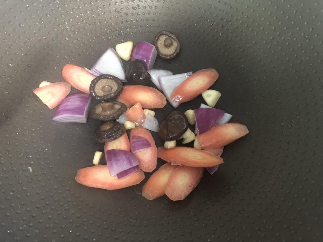 Heat a little oil, bloom the garlic, then add