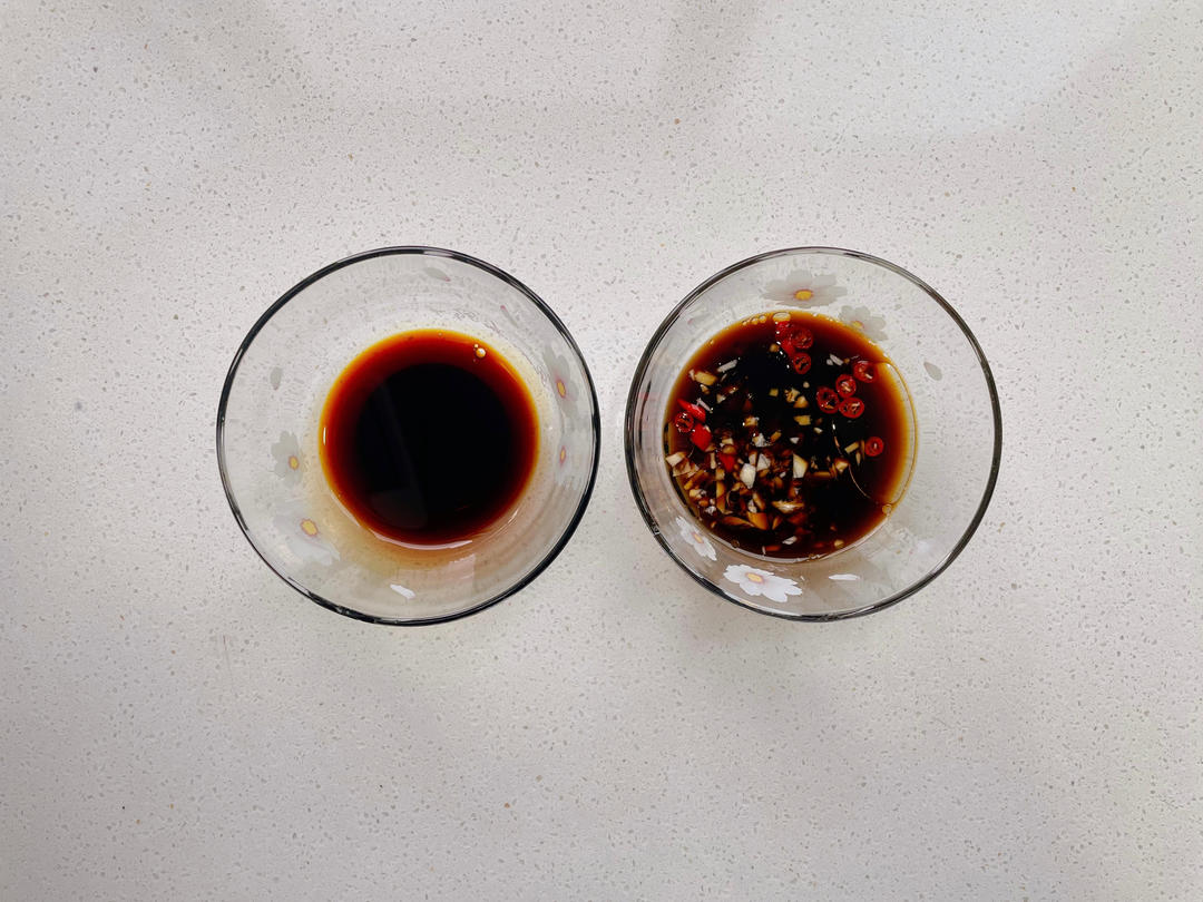 The dip: light soy, vinegar, and a few drops