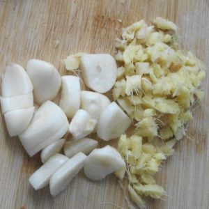 Mince the ginger and slice the garlic