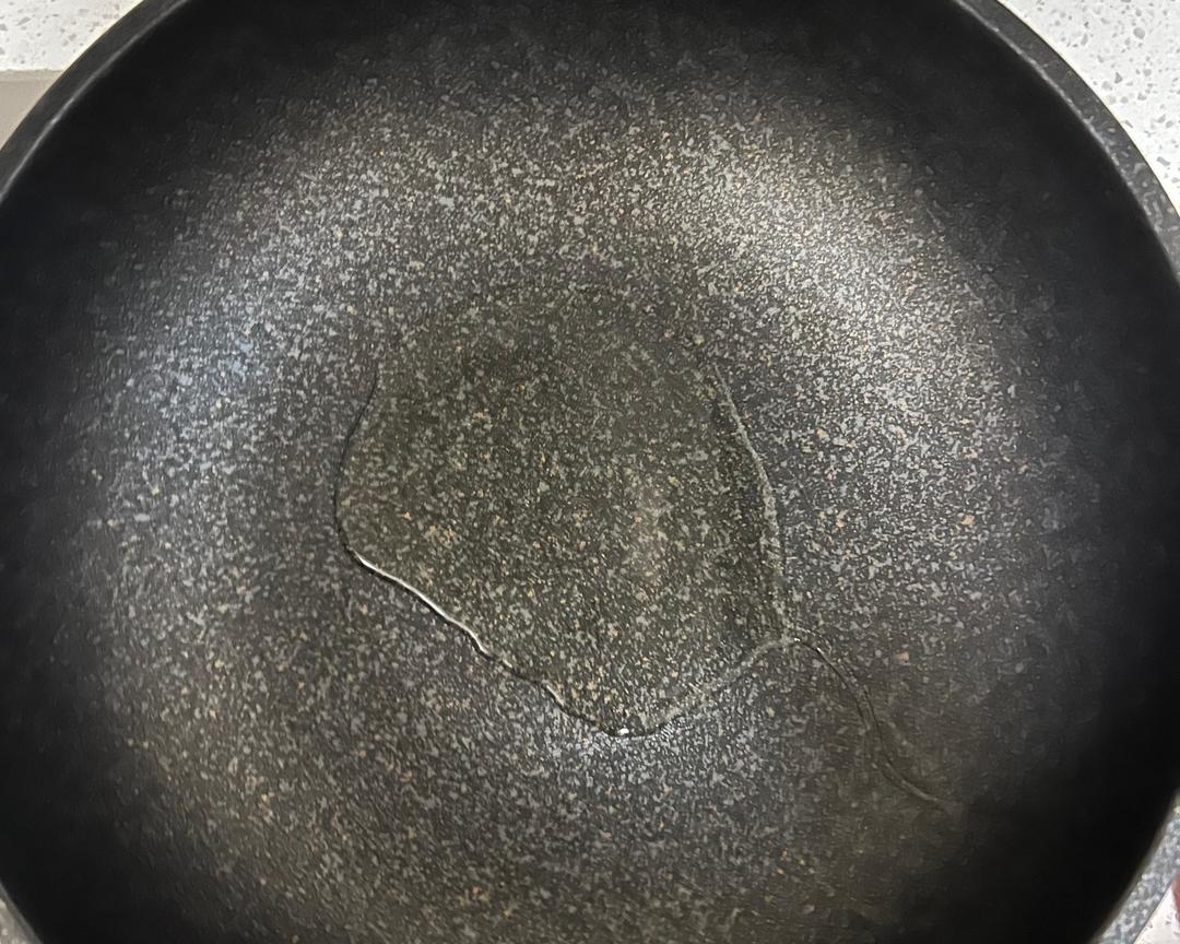 Heat the pan and the oil - hot pan, hot oil