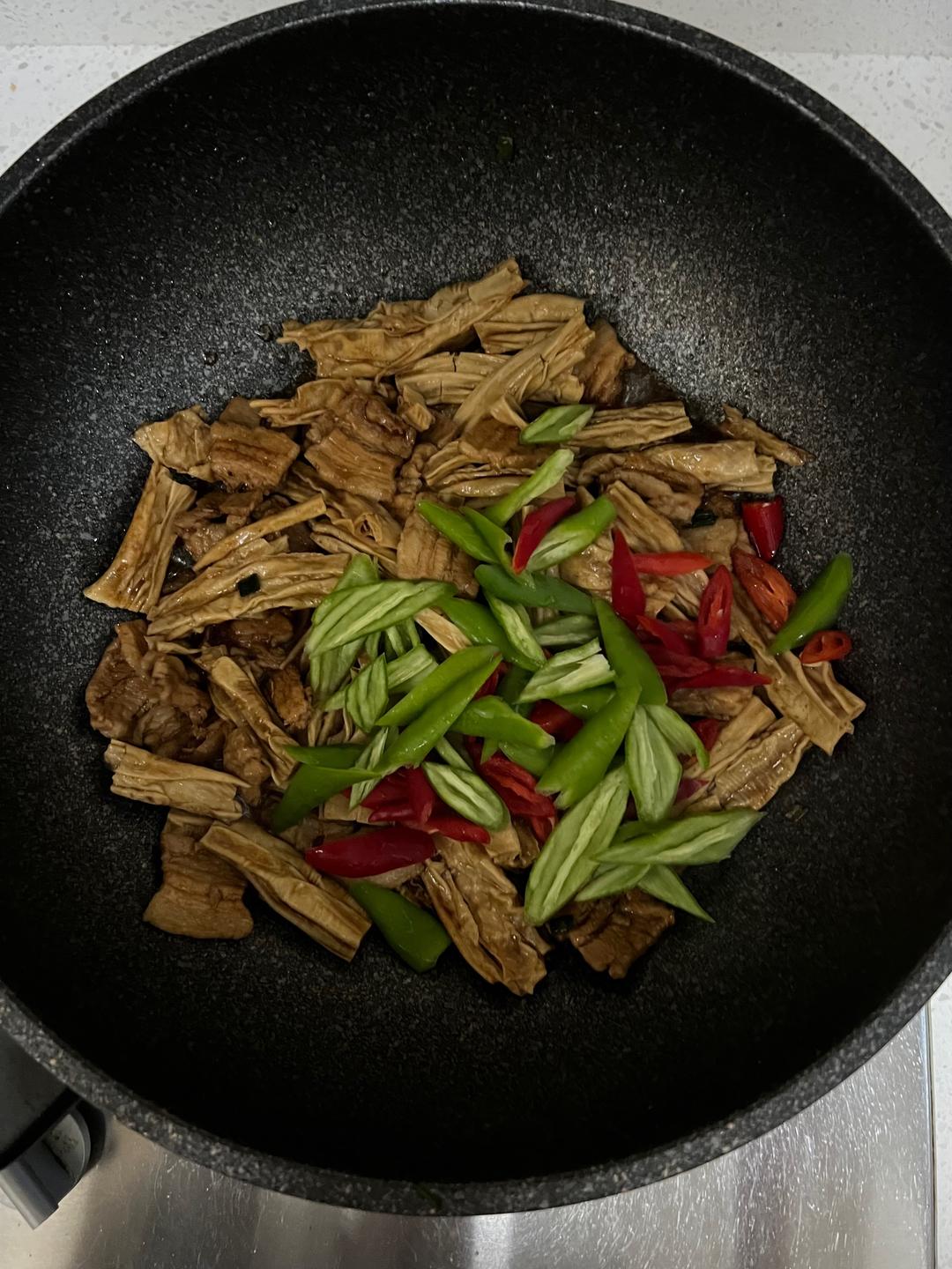 Add the green and red peppers and toss again