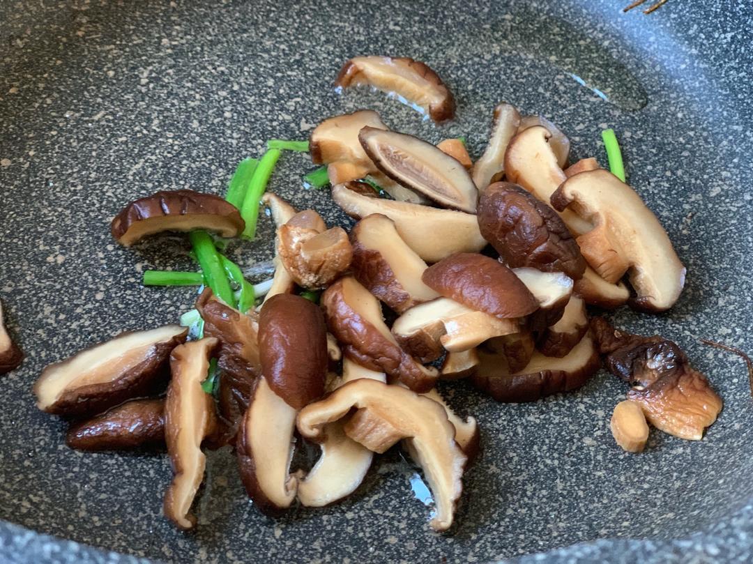 Heat oil and bloom the scallion, then add the