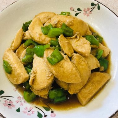 Blistered suji half-moons with green pepper