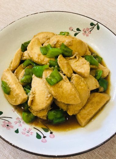 Blistered suji half-moons with green pepper