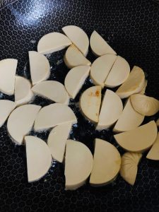Pour a generous amount of plant oil into the